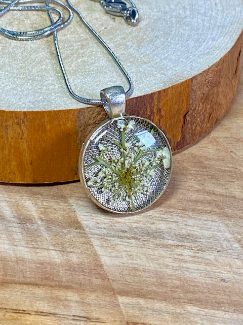 Beautiful round pendant with white lacecap flowers - silver color